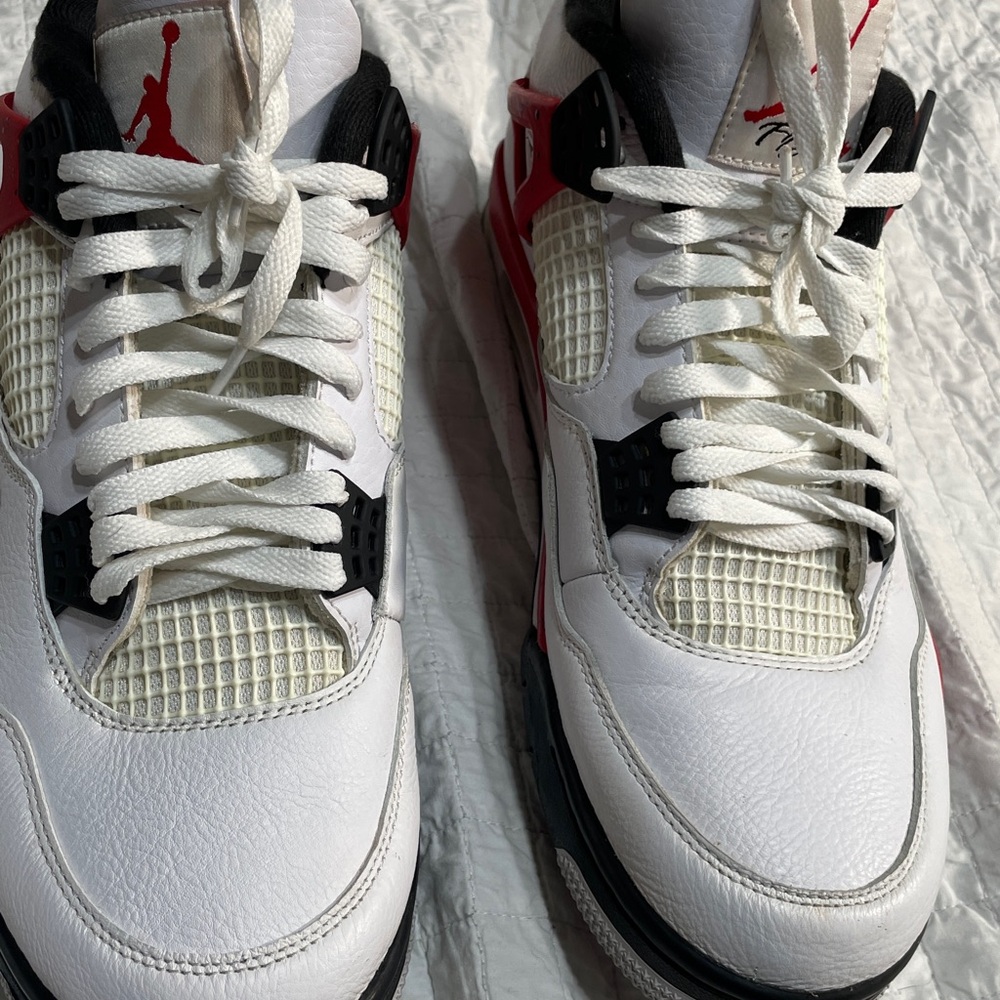 Selling Jordan 4’s red white black
